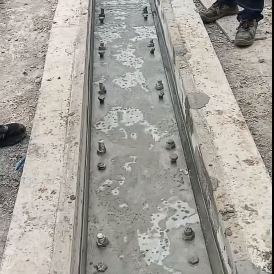 昆山港口码头起重机龙门吊重型机械设备稳固用早强快凝轨道胶泥